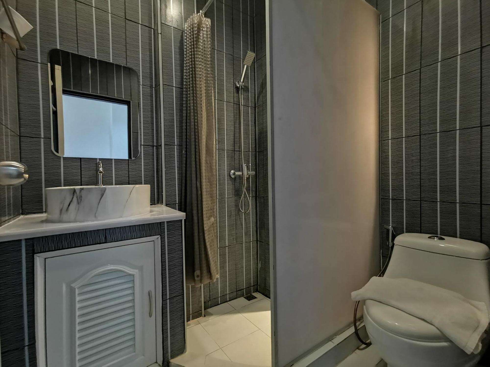 Kan Home Hotel Канчанабури Екстериор снимка