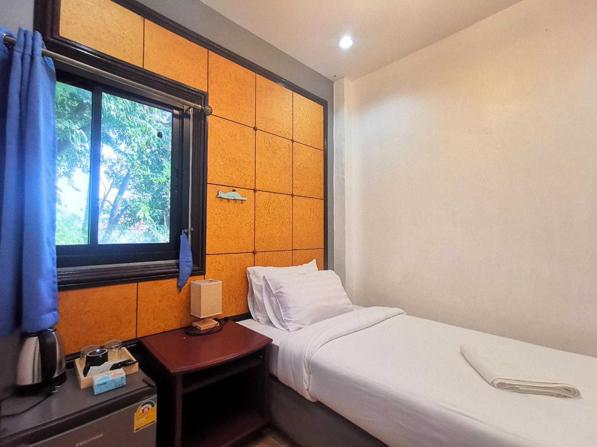 Kan Home Hotel Канчанабури Екстериор снимка