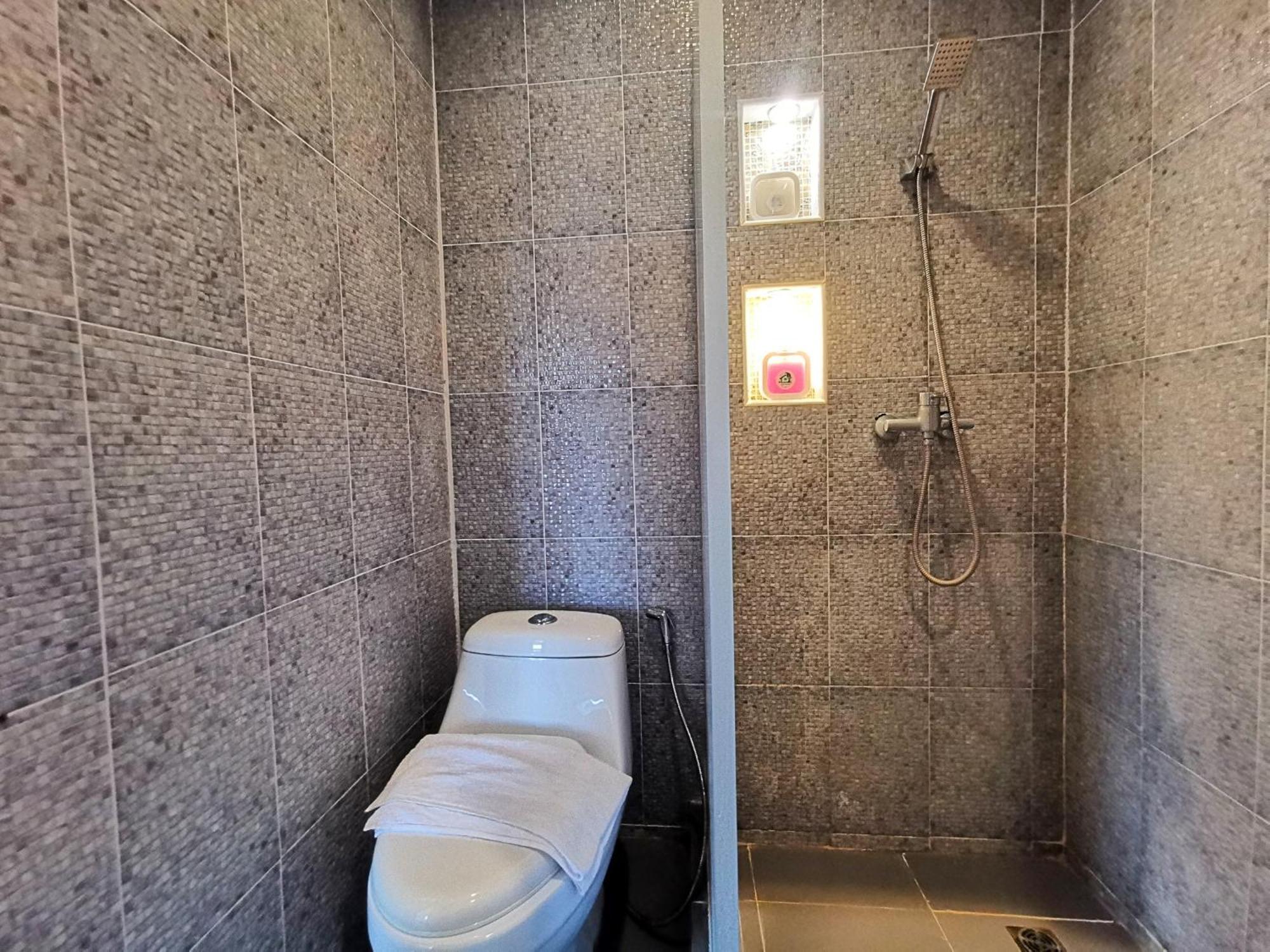 Kan Home Hotel Канчанабури Екстериор снимка